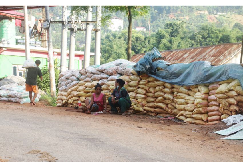 जहाँ माटो बिक्छ...
