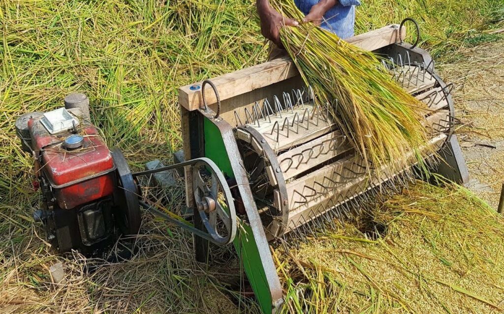 धान झाट्ने मेसिन
