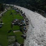 गाईभैँसी पालेर र तरकारी फलाएर समृद्ध बन्दै गरेको फर्से बाढीपछि बगर बन्यो, किसानको सपना भने अझै जीवित